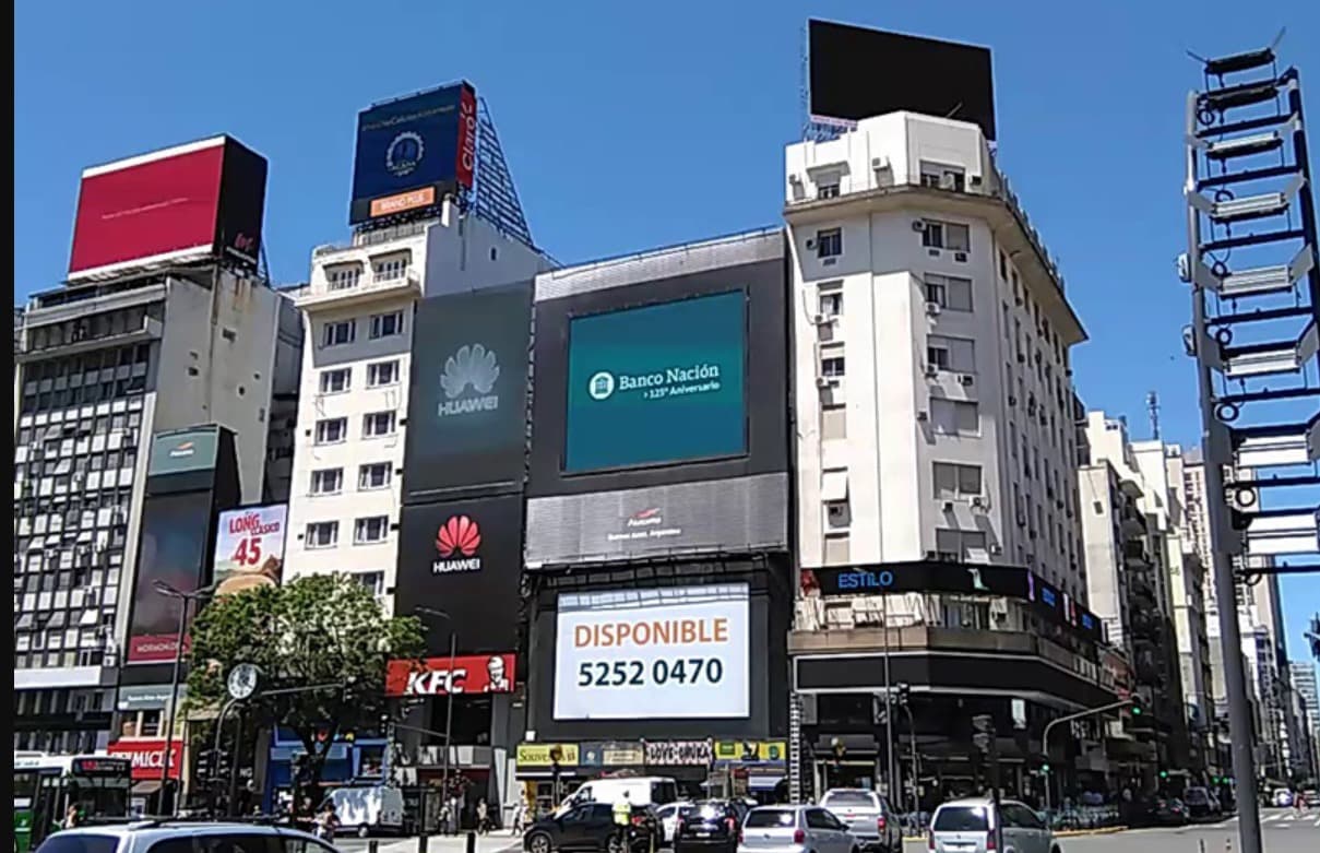 Showroom automotriz pantalla fine pitch